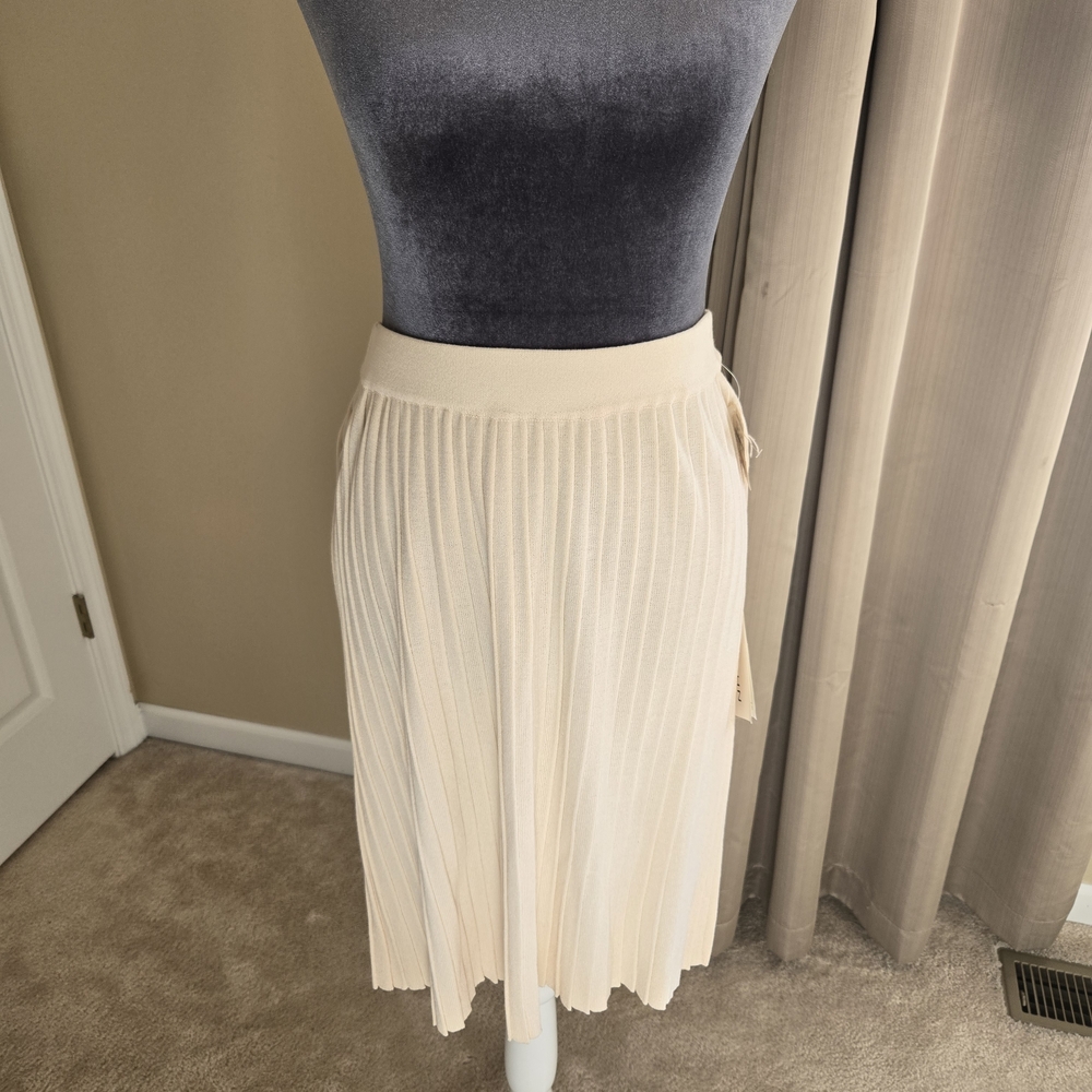 St. John Collection Ivory Pleated Knit Midi Skirt Size 12 NWT